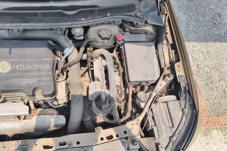 Used Buick Verano 2015 Sedan 20T Dual-Clutch Elite Model Engine Bay Left