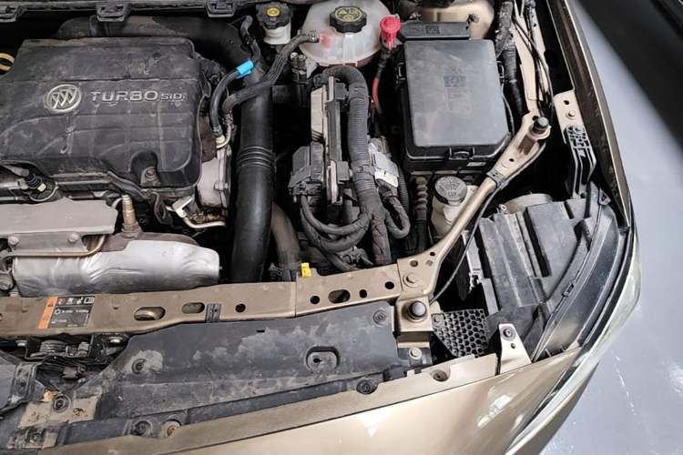 Used Buick Verano 2015 Sedan 20T Dual-Clutch Leading Model Engine Bay Left