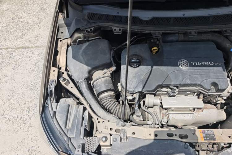 Used Buick Verano 2015 Sedan 20T Dual-Clutch Flagship Model Engine Bay Right