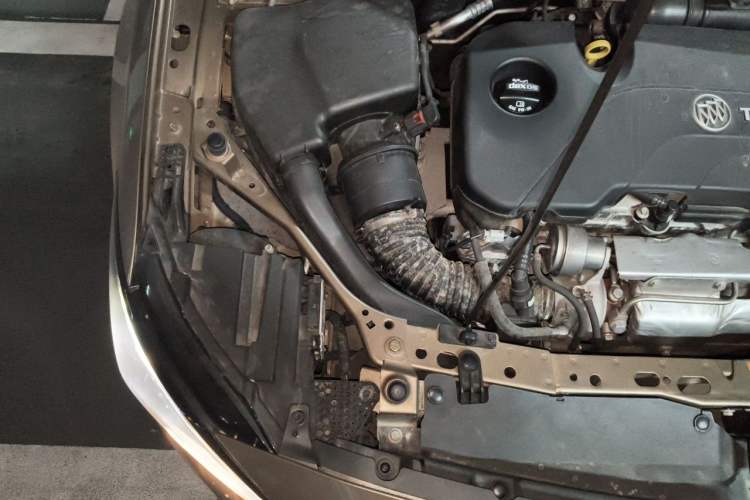 Used Buick Verano 2015 Sedan 20T Dual-Clutch Luxury Model Engine Bay Right