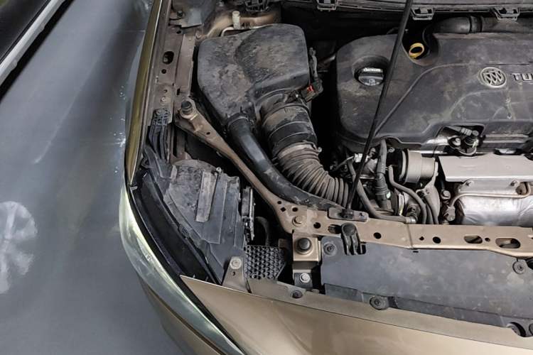 Used Buick Verano 2015 Sedan 20T Dual-Clutch Leading Model Engine Bay Right
