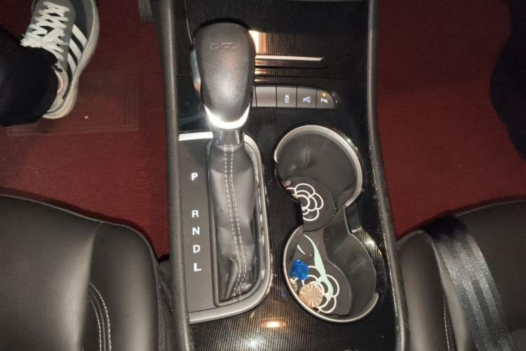 Used Buick Verano 2015 Sedan 20T Dual-Clutch Luxury Model Gear Lever