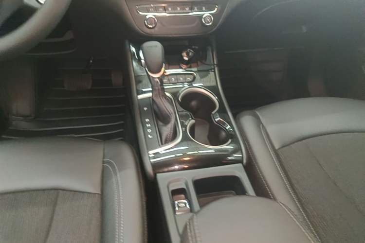Used Buick Verano 2015 Sedan 20T Dual-Clutch Leading Model Gear Lever