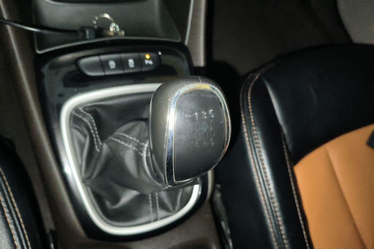 Used Buick Verano 2015 Sedan 15S Manual Entry-Level Model Gear Lever