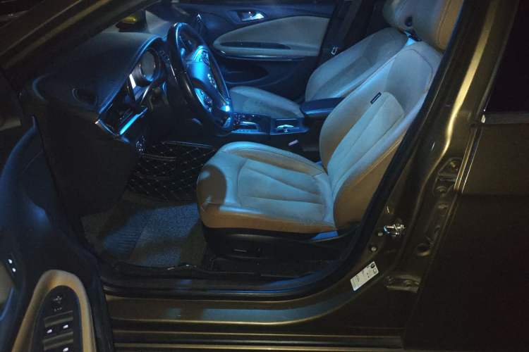 Used Buick Verano 2015 Sedan 20T Dual-Clutch Flagship Model Interior 3