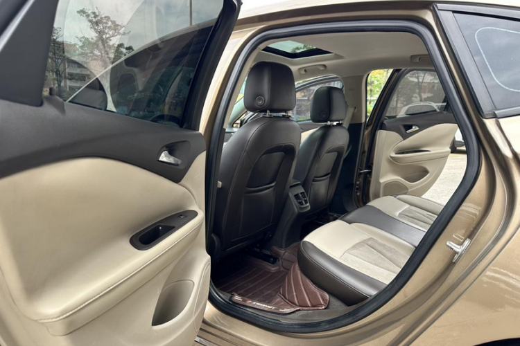 Used Buick Verano 2015 Sedan 15S Automatic Leading Model Interior 5