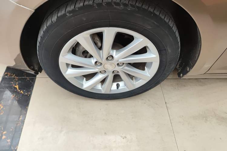 Used Buick Verano 2015 Sedan 15S Automatic Leading Model Left Front Wheel Hub