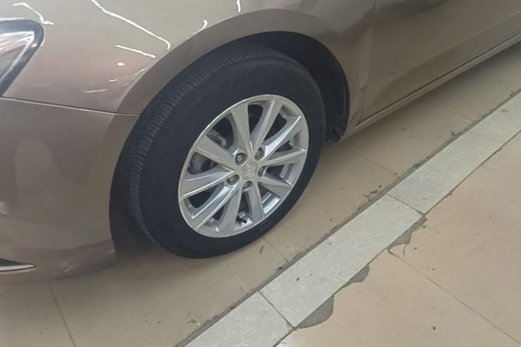 Used Buick Verano 2015 Sedan 20T Dual-Clutch Leading Model Left Front Wheel Hub
