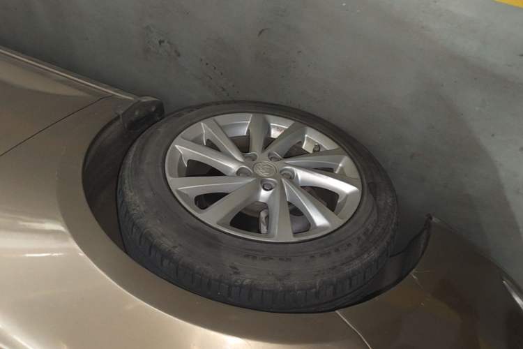 Used Buick Verano 2015 Sedan 15S Automatic Leading Model Left Front Wheel Hub