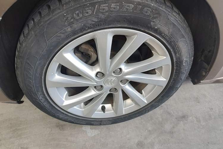 Used Buick Verano 2015 Sedan 15S Automatic Leading Model Left Front Wheel Hub
