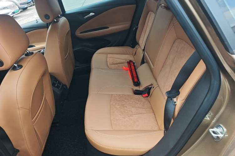 Used Buick Verano 2015 Sedan 20T Dual-Clutch Flagship Model Left Rear Seat