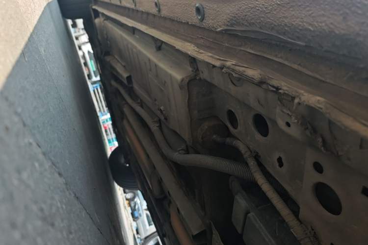 Used Buick Verano 2015 Sedan 20T Dual-Clutch Elite Model Left Side Sill