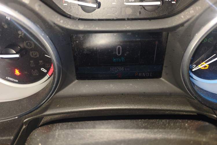 Used Buick Verano 2015 Sedan 20T Dual-Clutch Flagship Model Odometer Close Up