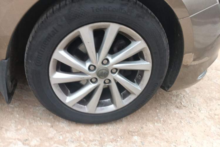 Used Buick Verano 2015 Sedan 15S Manual Leading Model Right Front Wheel Hub