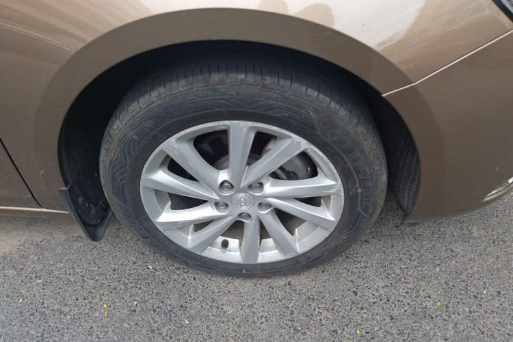 Used Buick Verano 2015 Sedan 15S Automatic Leading Model Right Front Wheel Hub