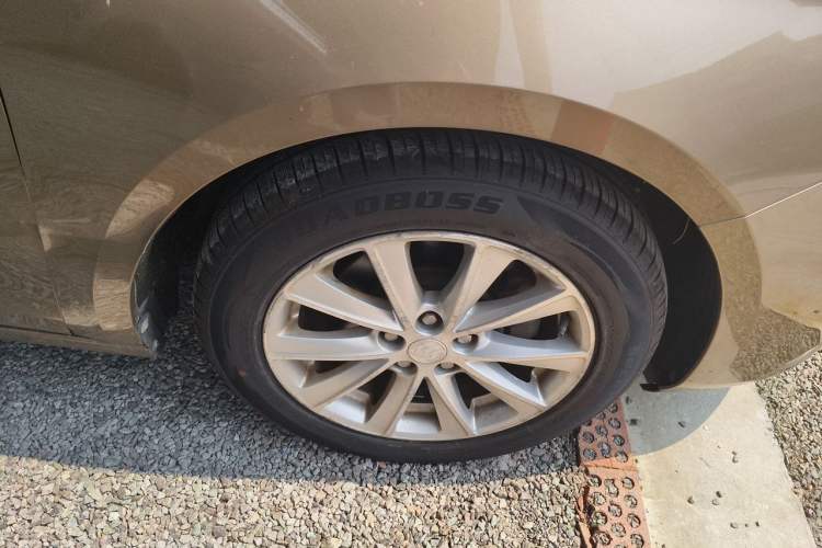 Used Buick Verano 2015 Sedan 20T Dual-Clutch Elite Model Right Front Wheel Hub
