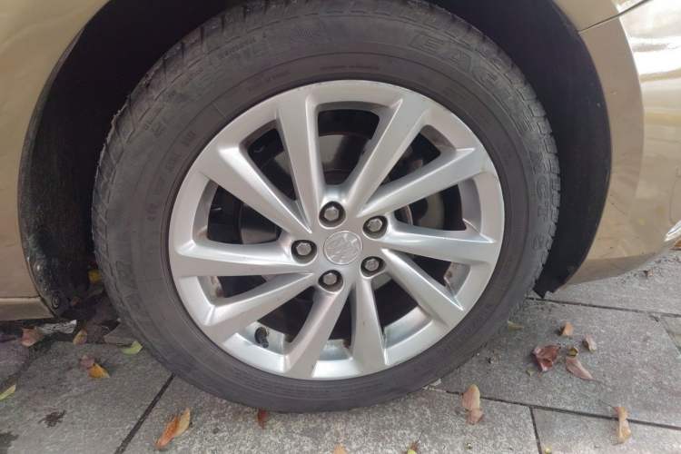Used Buick Verano 2015 Sedan 15S Automatic Leading Model Right Front Wheel Hub