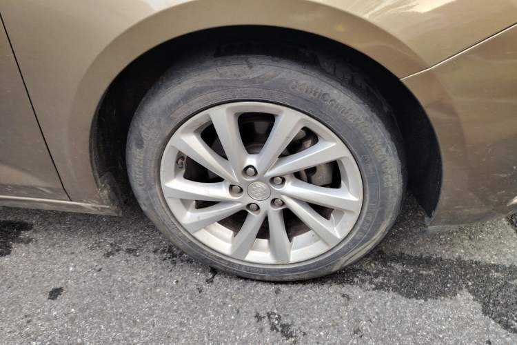 Used Buick Verano 2015 Sedan 15S Automatic Leading Model Right Front Wheel Hub