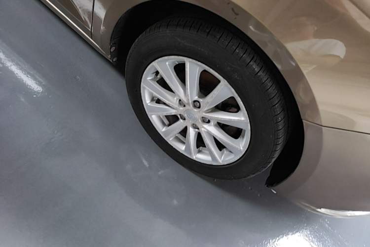 Used Buick Verano 2015 Sedan 20T Dual-Clutch Leading Model Right Front Wheel Hub