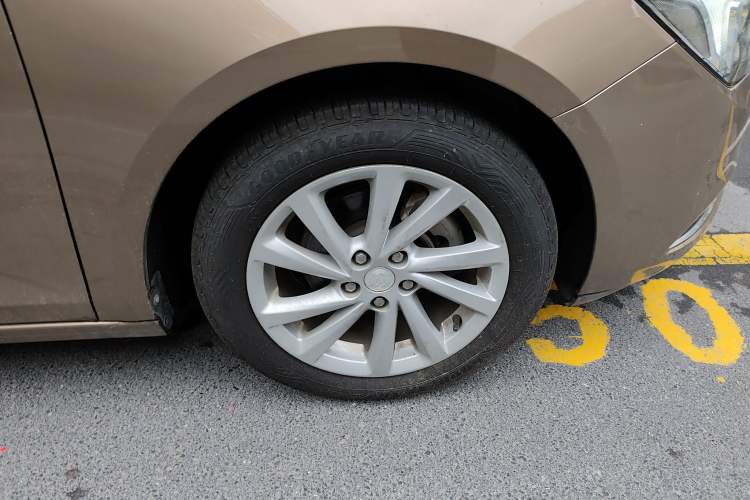 Used Buick Verano 2015 Sedan 15S Automatic Leading Model Right Front Wheel Hub