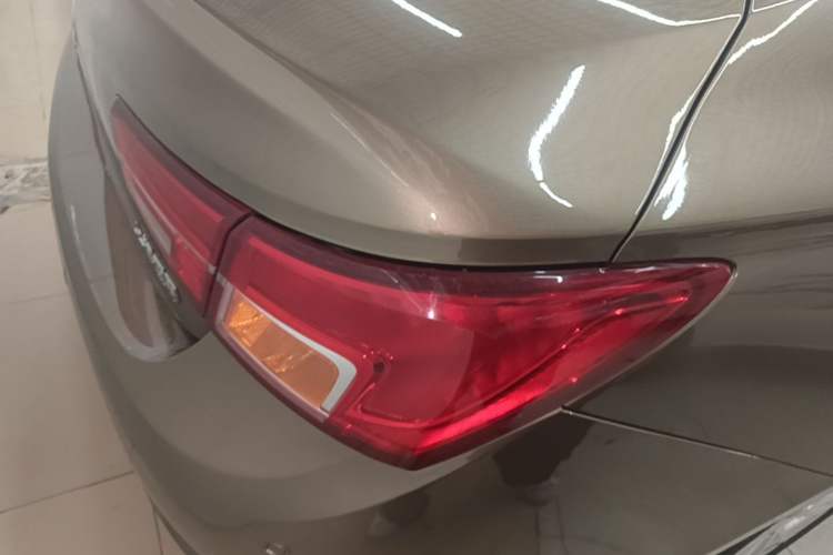 Used Buick Verano 2015 Sedan 20T Dual-Clutch Leading Model Right Rear Taillight