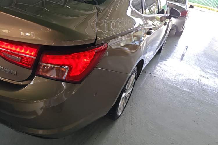 Used Buick Verano 2015 Sedan 20T Dual-Clutch Flagship Model Right Rear Taillight
