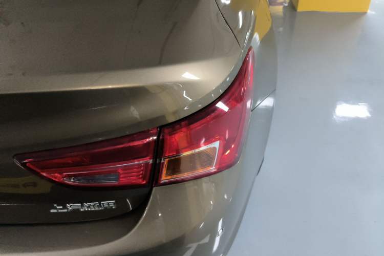 Used Buick Verano 2015 Sedan 15S Manual Entry-Level Model Right Rear Taillight