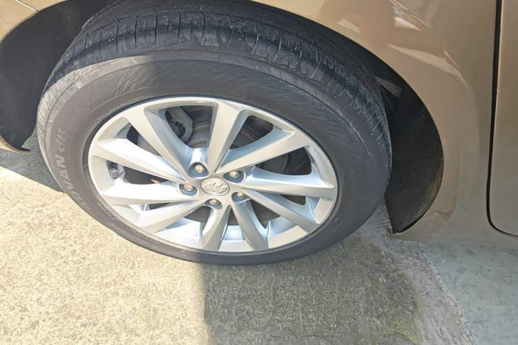 Used Buick Verano 2015 Sedan 15S Automatic Leading Model Right Rear Wheel Hub
