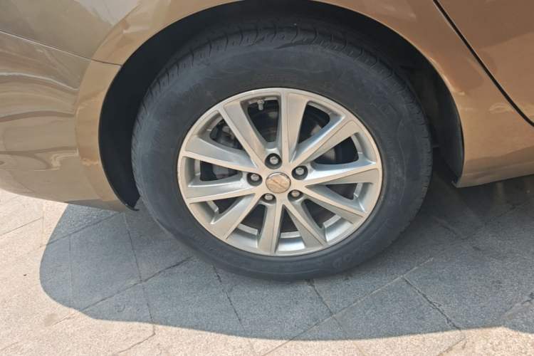Used Buick Verano 2015 Sedan 20T Dual-Clutch Elite Model Right Rear Wheel Hub
