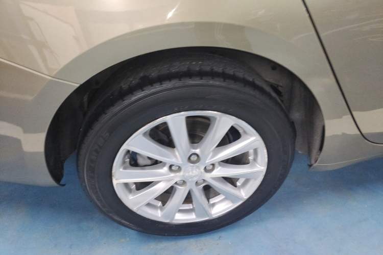 Used Buick Verano 2015 Sedan 20T Dual-Clutch Leading Model Right Rear Wheel Hub