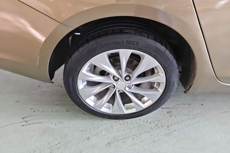 Used Buick Verano 2015 Sedan 20T Dual-Clutch Flagship Model Right Rear Wheel Hub