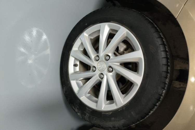 Used Buick Verano 2015 Sedan 15S Manual Entry-Level Model Right Rear Wheel Hub