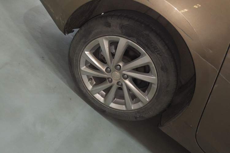 Used Buick Verano 2015 Sedan 15S Automatic Leading Model Right Rear Wheel Hub