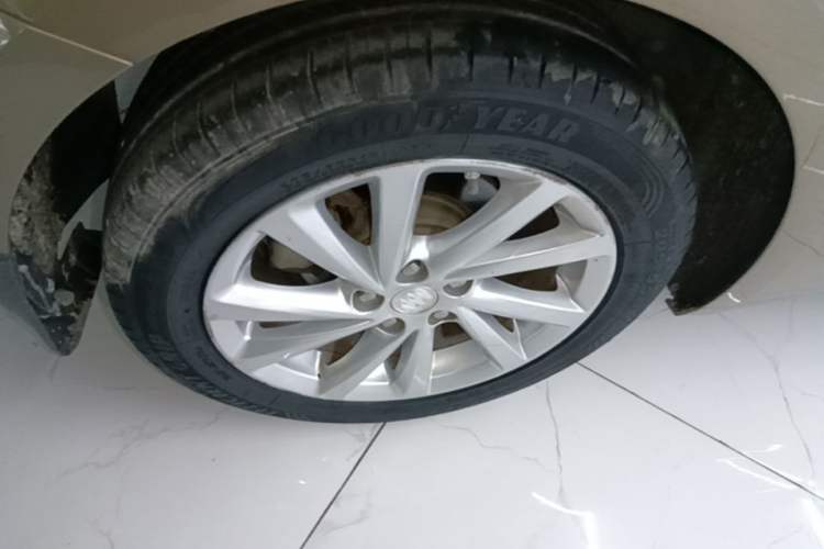 Used Buick Verano 2015 Sedan 15S Automatic Leading Model Right Rear Wheel Hub