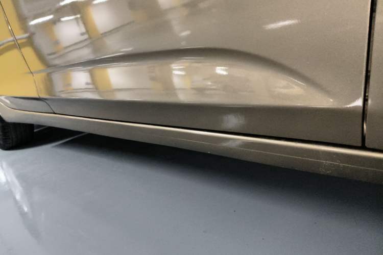 Used Buick Verano 2015 Sedan 15S Manual Entry-Level Model Right Side Sill