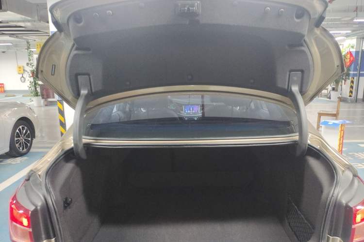 Used Buick Verano 2015 Sedan 20T Dual-Clutch Leading Model Trunk