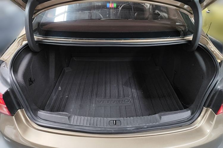 Used Buick Verano 2015 Sedan 20T Dual-Clutch Leading Model Trunk