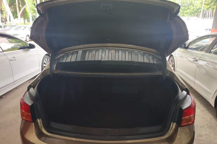 Used Buick Verano 2015 Sedan 20T Dual-Clutch Leading Model Trunk