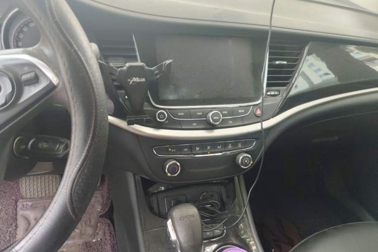 Used Buick Verano 2015 Sedan 20T Dual-Clutch Leading Model Audio And AC Panel