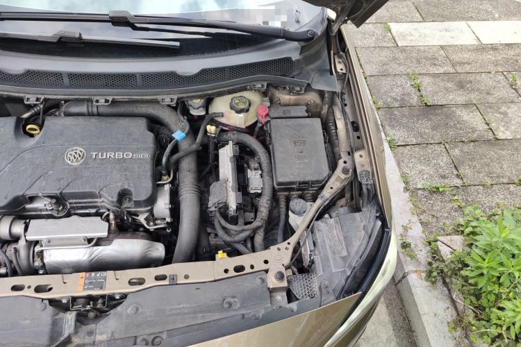 Used Buick Verano 2015 Sedan 20T Dual-Clutch Elite Model Engine Bay Left