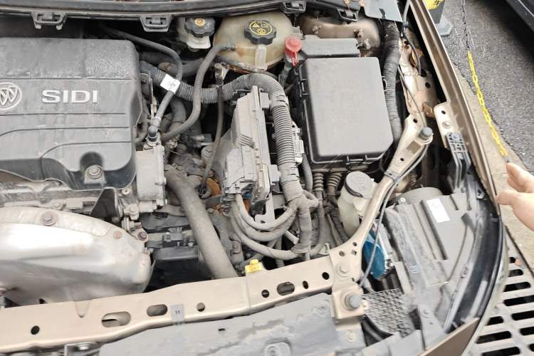 Used Buick Verano 2015 Sedan 15S Automatic Leading Model Engine Bay Left