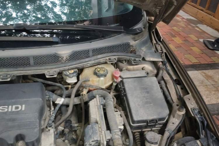 Used Buick Verano 2015 Sedan 15S Automatic Ambition Model Engine Bay Left