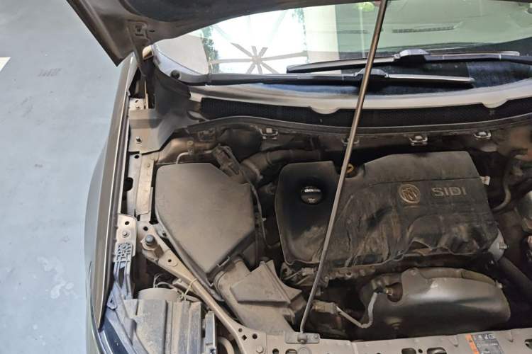 Used Buick Verano 2015 Sedan 15S Manual Entry-Level Model Engine Bay Right