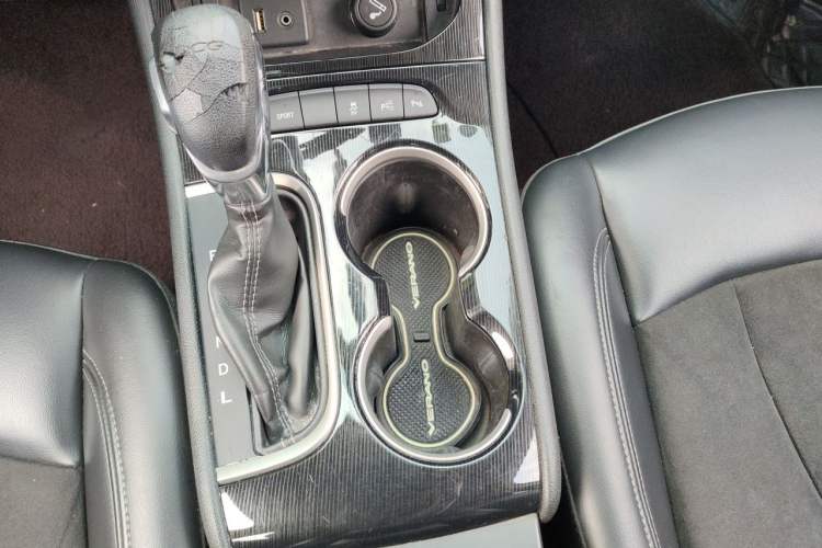 Used Buick Verano 2015 Sedan 20T Dual-Clutch Elite Model Gear Lever