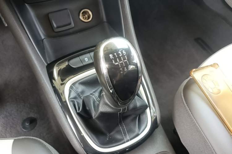 Used Buick Verano 2015 Sedan 15S Manual Leading Model Gear Lever