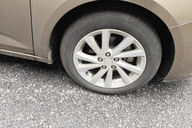Used Buick Verano 2015 Sedan 15S Automatic Leading Model Right Front Wheel Hub