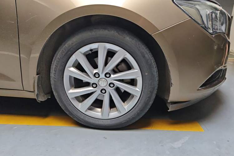 Used Buick Verano 2015 Sedan 15S Manual Entry-Level Model Right Front Wheel Hub