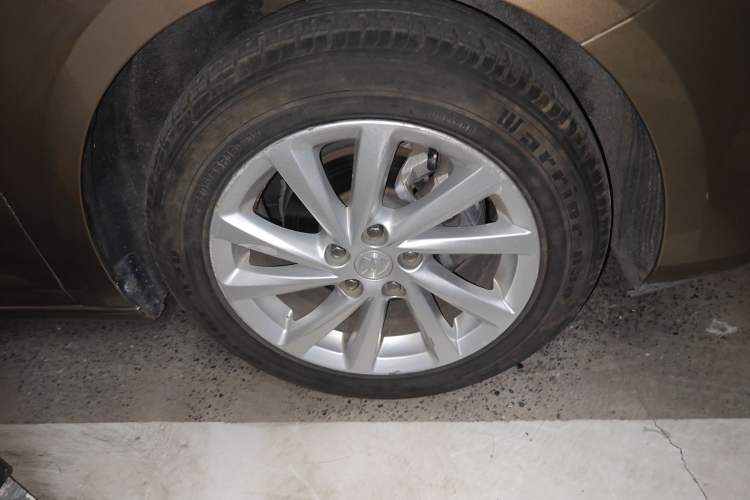 Used Buick Verano 2015 Sedan 15S Automatic Ambition Model Right Front Wheel Hub
