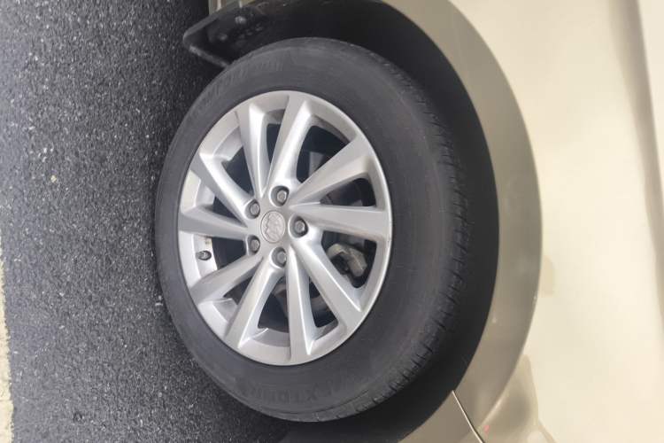 Used Buick Verano 2015 Sedan 15S Automatic Leading Model Right Front Wheel Hub