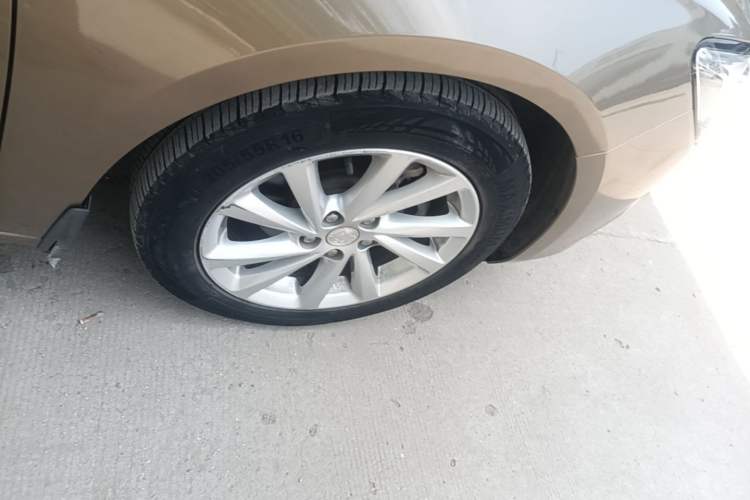 Used Buick Verano 2015 Sedan 15S Manual Leading Model Right Front Wheel Hub
